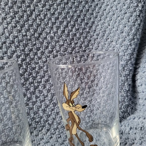 1989 Looney Tunes Glass Tumblers | Set of 4+1 Warner Bros Cartoon Glasses - Picture 3 of 8